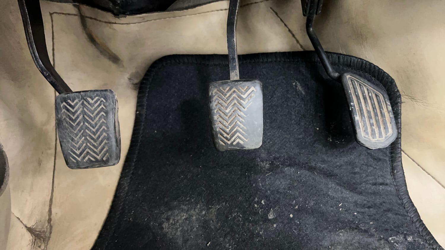 Used 2014 Toyota Etios Liva GD Diesel Manual interior PEDALS VIEW