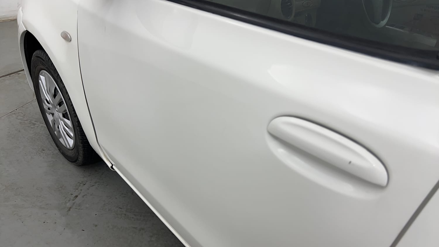 Used 2014 Toyota Etios Liva GD Diesel Manual dents MINOR SCRATCH