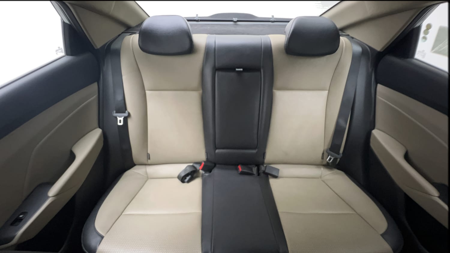 Used 2017 Hyundai Verna SX (O) 1.6 VTVT AT Petrol Automatic interior REAR SEAT CONDITION VIEW