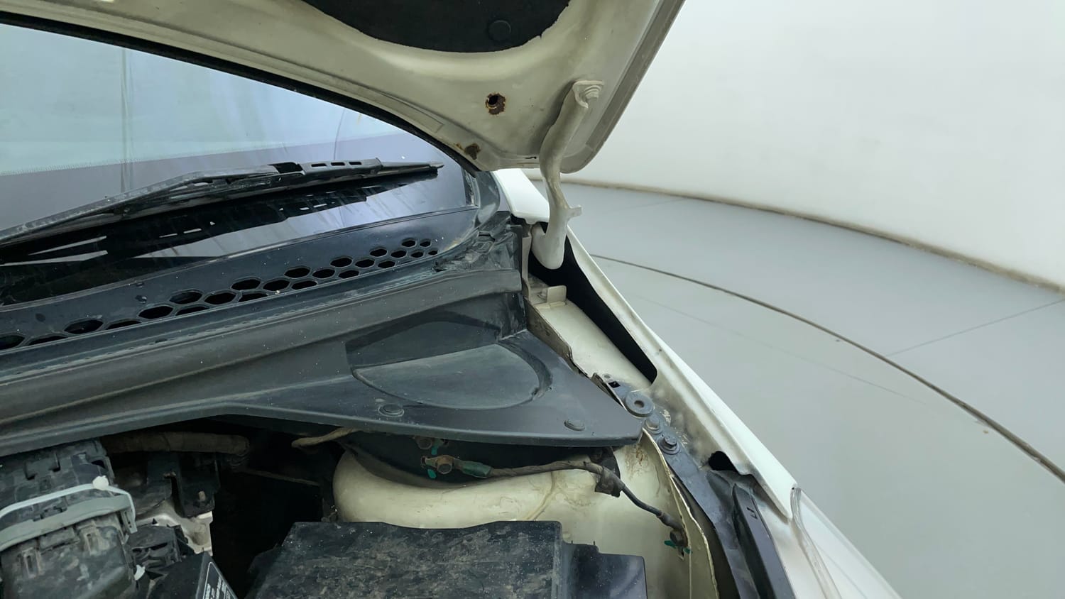 Used 2016 Tata Tiago Revotron XT Petrol Manual engine ENGINE LEFT SIDE HINGE & APRON VIEW