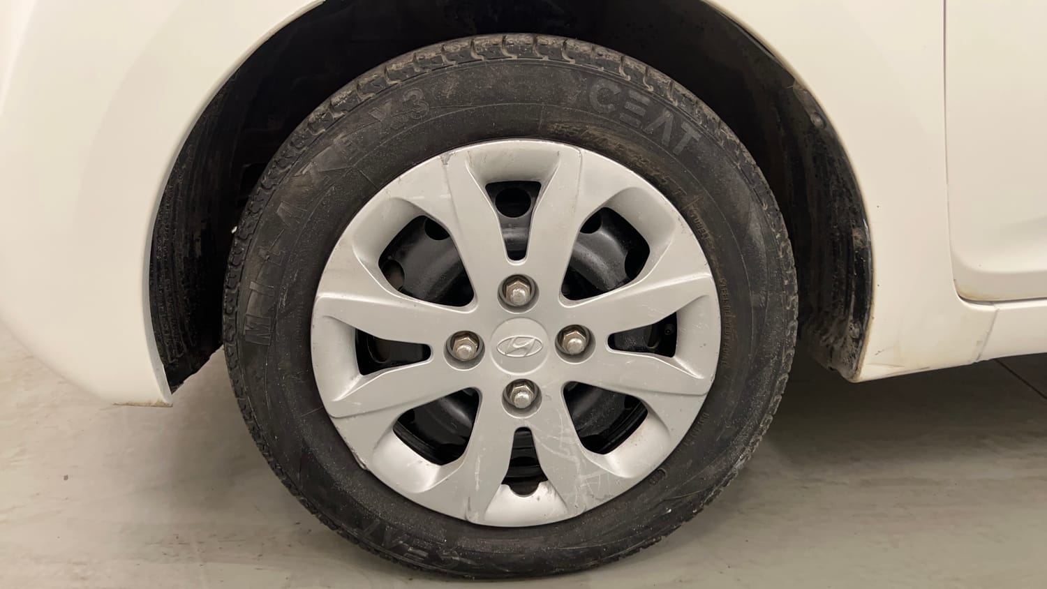 Used 2019 Hyundai Eon Magna + Petrol Manual tyres LEFT FRONT TYRE RIM VIEW