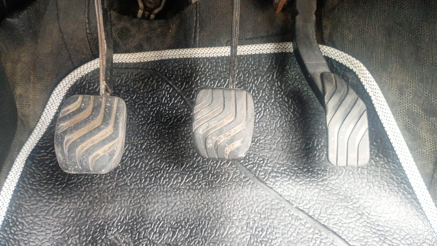 Used 2019 Renault Kwid RXT Opt Petrol Manual interior PEDALS VIEW