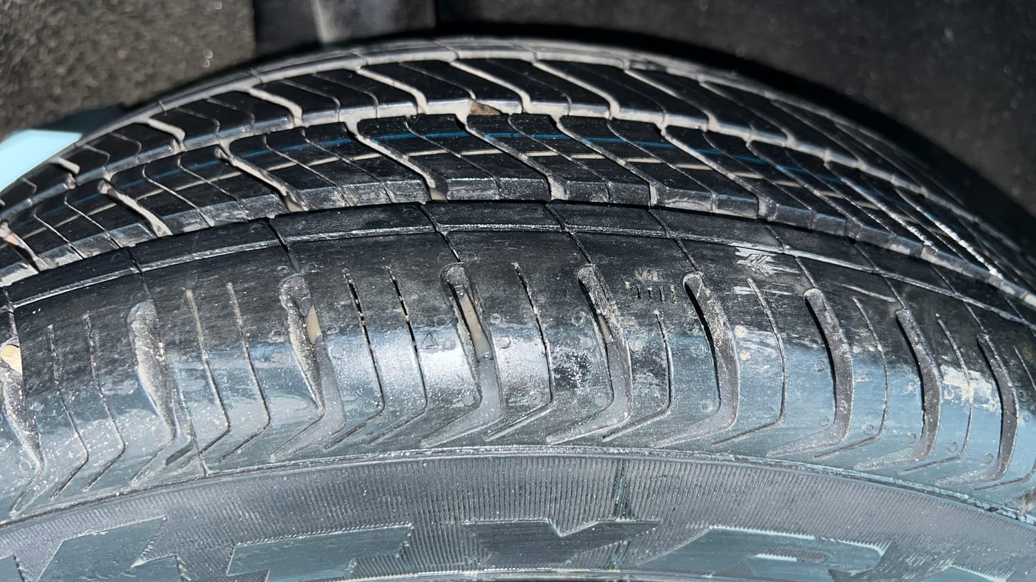 Used 2017 Maruti Suzuki Baleno Delta 1.2 Petrol Manual tyres RIGHT REAR TYRE TREAD VIEW