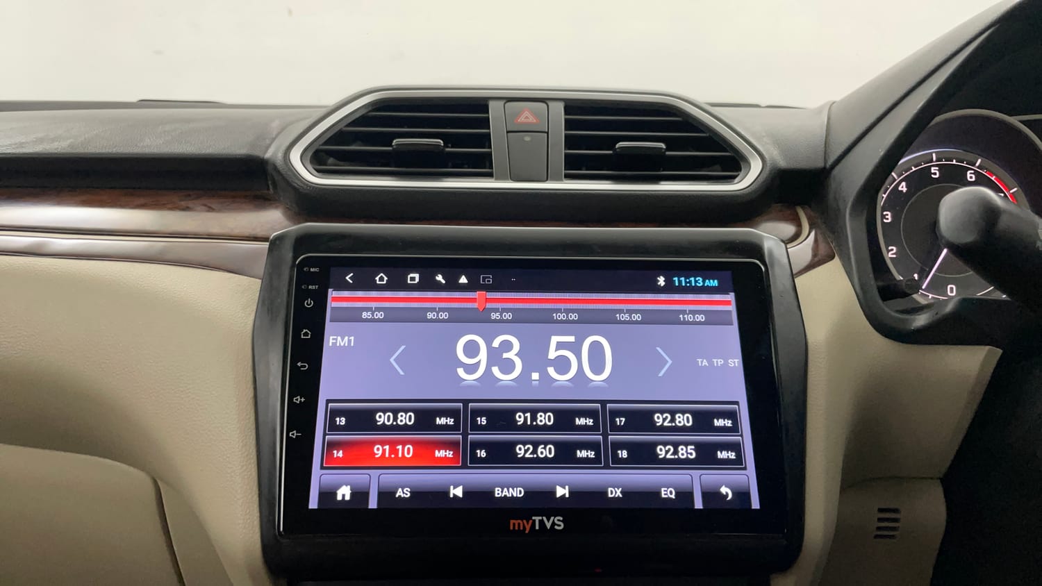Used 2019 Maruti Suzuki Dzire VXi AMT Petrol Automatic top_features Integrated (in-dash) music system