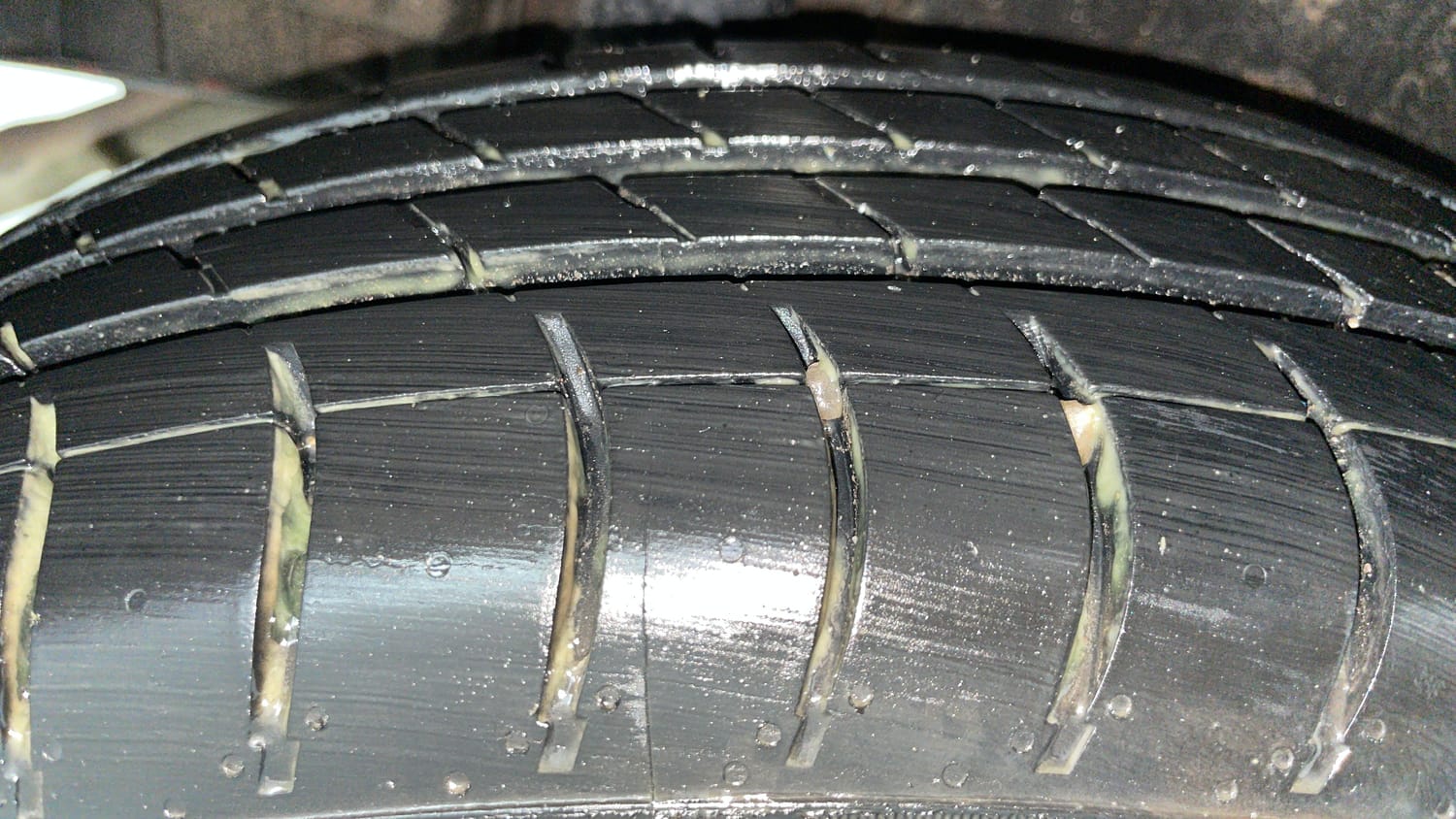 Used 2015 Maruti Suzuki Swift VXi Petrol Manual tyres RIGHT REAR TYRE TREAD VIEW