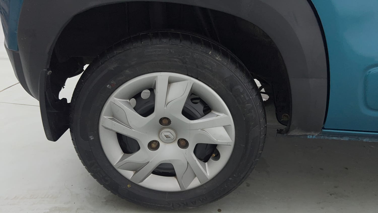 Used 2020 Renault Kwid RXT 1.0 Opt Petrol Manual tyres RIGHT REAR TYRE RIM VIEW