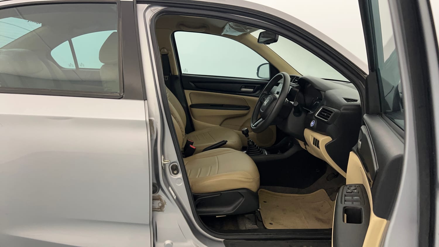 Used 2021 Honda Amaze 1.2 V MT Petrol Petrol Manual interior RIGHT SIDE FRONT DOOR CABIN VIEW