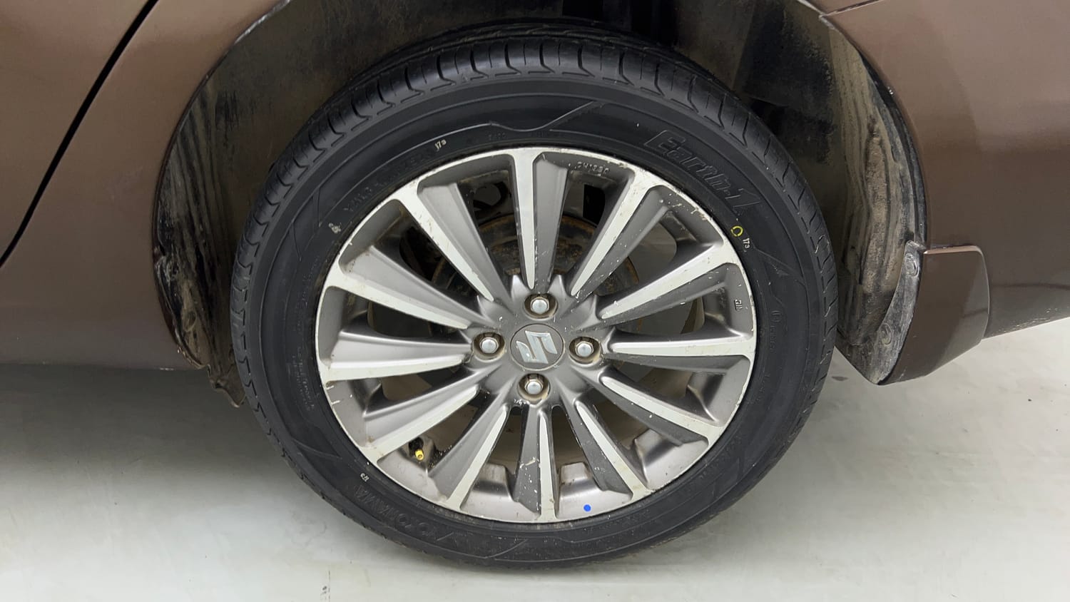 Used 2020 Maruti Suzuki Ciaz Alpha Hybrid 1.5 Petrol Manual tyres LEFT REAR TYRE RIM VIEW