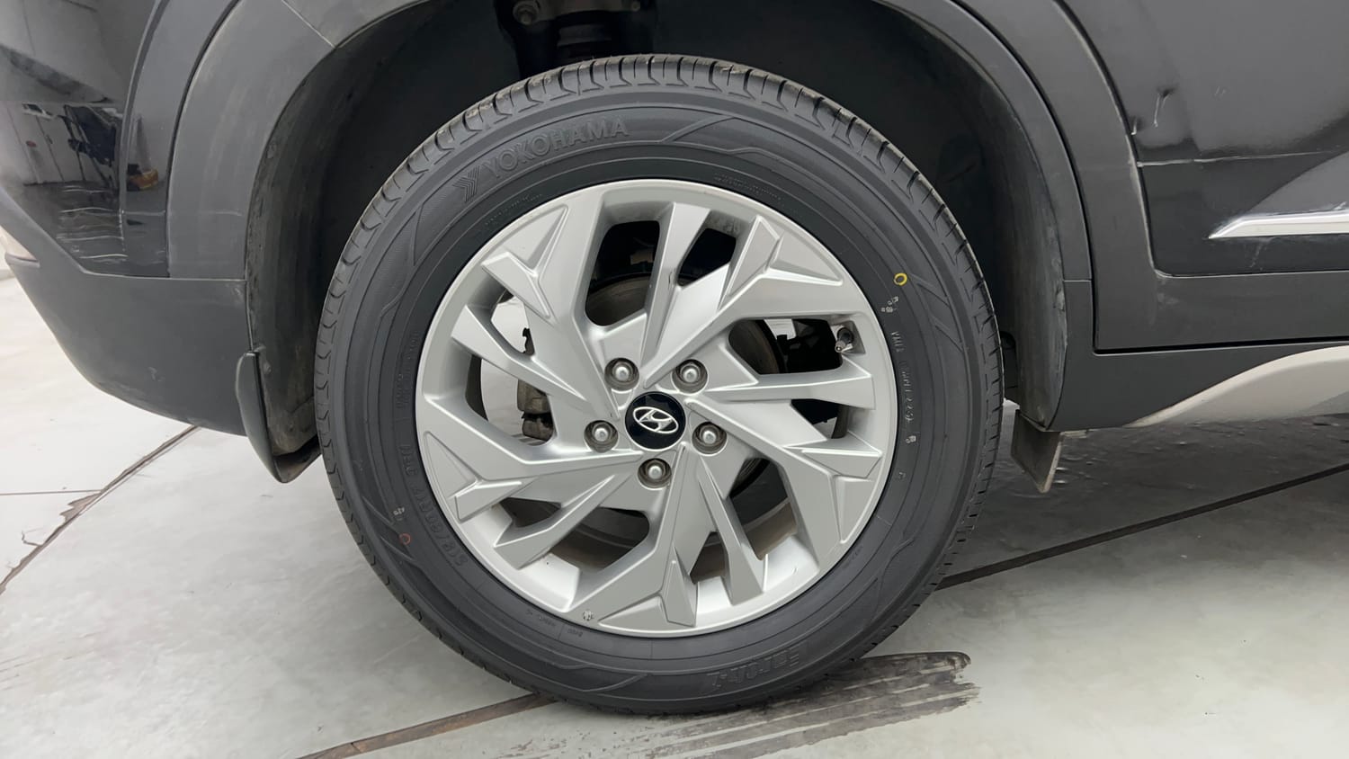 Used 2022 Hyundai Creta SX 1.5 Petrol Executive Petrol Manual tyres RIGHT REAR TYRE RIM VIEW