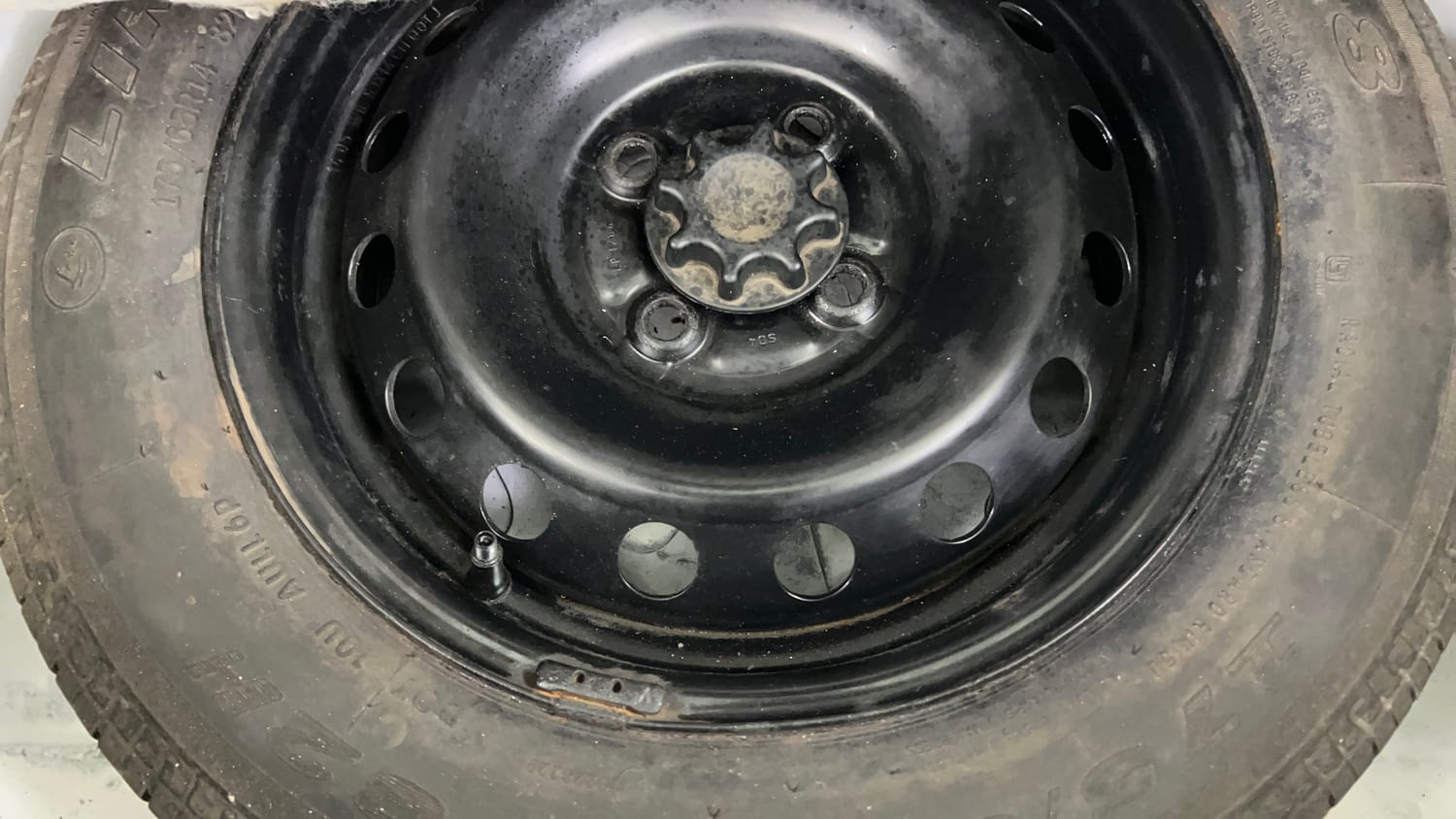 Used 2014 Toyota Etios Liva GD Diesel Manual tyres SPARE TYRE VIEW