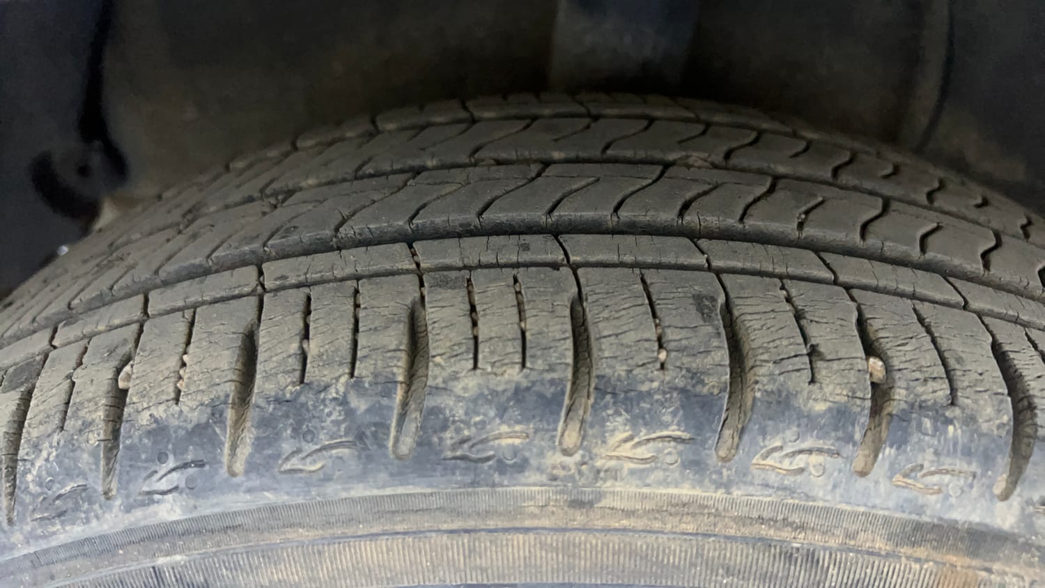 Used 2020 Hyundai Aura SX 1.2 (O) Petrol Petrol Manual tyres RIGHT REAR TYRE TREAD VIEW