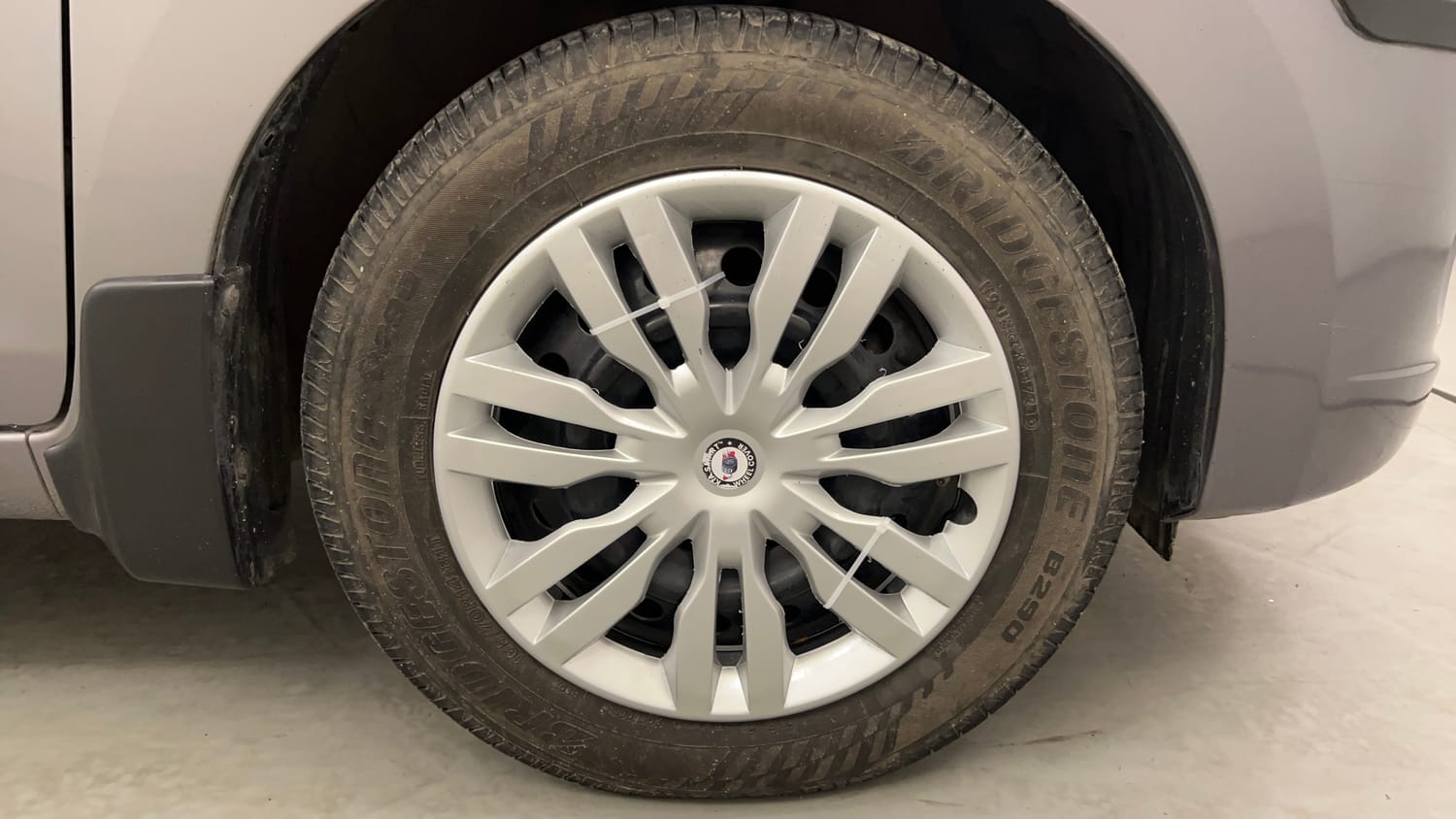 Used 2016 Maruti Suzuki Celerio VXi AMT Petrol Automatic tyres RIGHT FRONT TYRE RIM VIEW