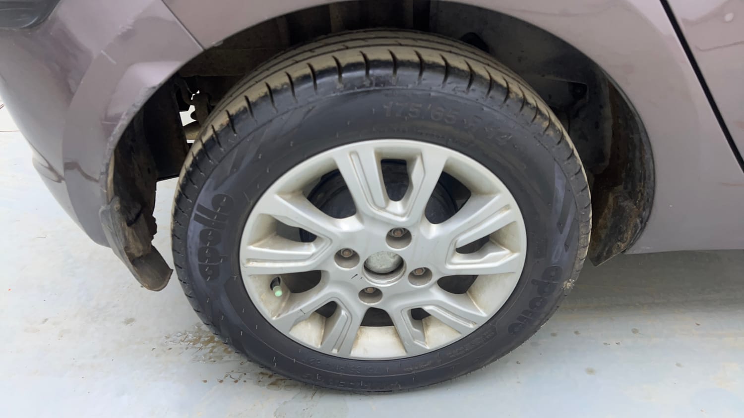 Used 2018 Tata Tiago Revotron XZA Petrol Automatic tyres RIGHT REAR TYRE RIM VIEW