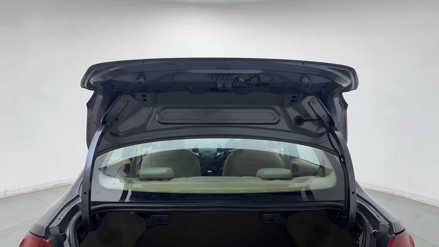 Used 2018 Ford Figo Aspire Titanium 1.2 Ti-VCT Petrol Manual interior DICKY DOOR OPEN VIEW
