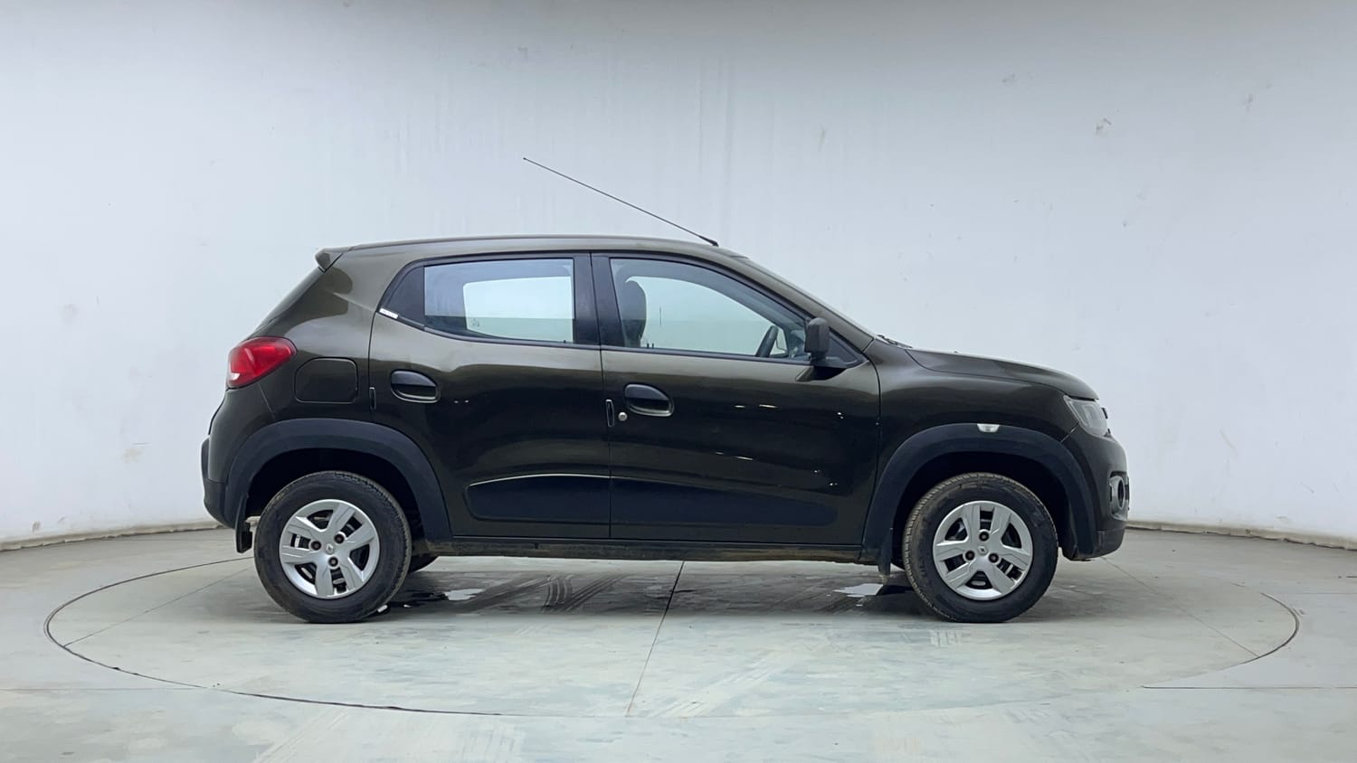 Used 2015 Renault Kwid RXT Petrol Manual exterior RIGHT SIDE VIEW