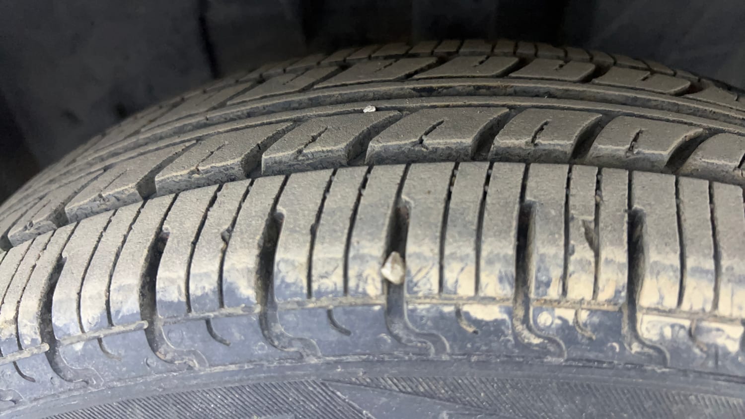 Used 2016 Datsun Redi-GO S Petrol Manual tyres LEFT FRONT TYRE TREAD VIEW