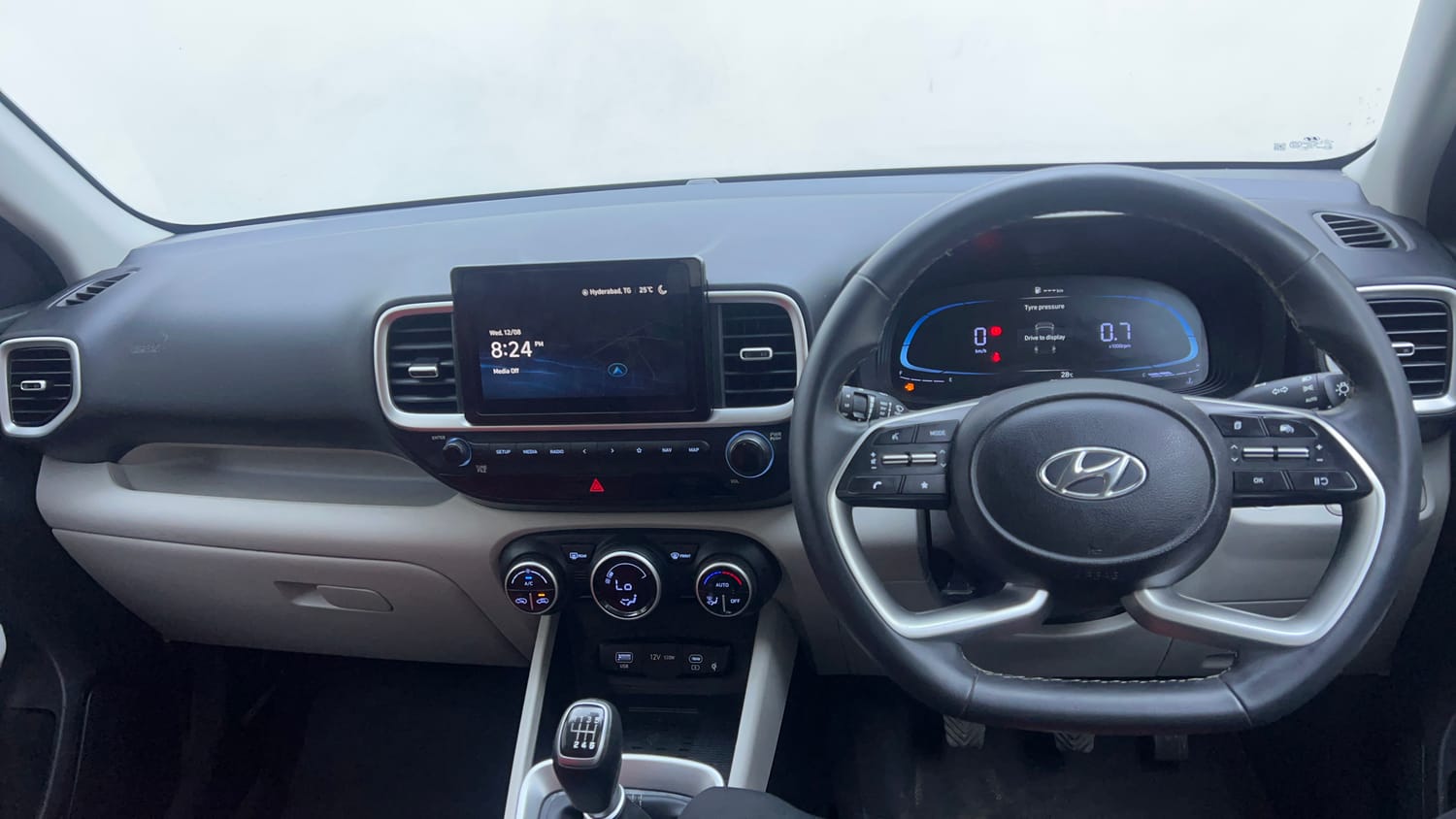 Used 2022 Hyundai Venue SX (O) 1.5 CRDi Diesel Manual interior DASHBOARD VIEW