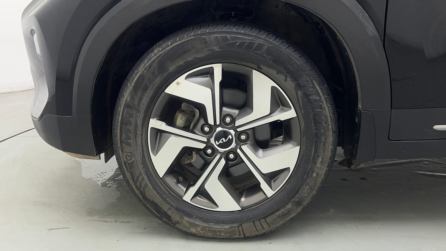 Used 2023 Kia Sonet HTX 1.0 DCT Petrol Automatic tyres LEFT FRONT TYRE RIM VIEW