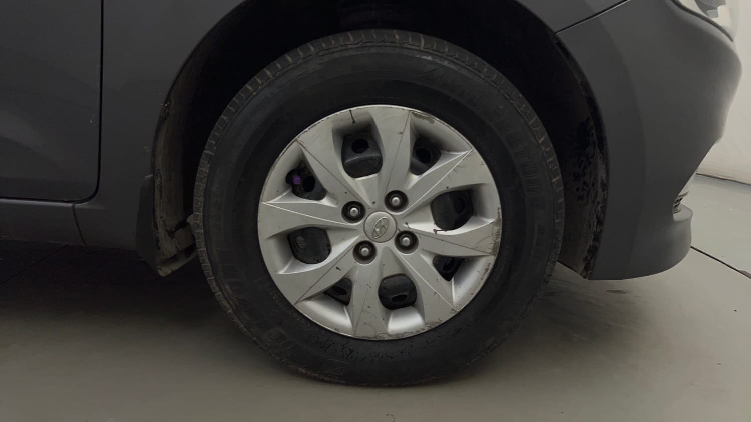 Used 2018 Hyundai Elite i20 Sportz 1.2 Petrol Manual tyres RIGHT FRONT TYRE RIM VIEW
