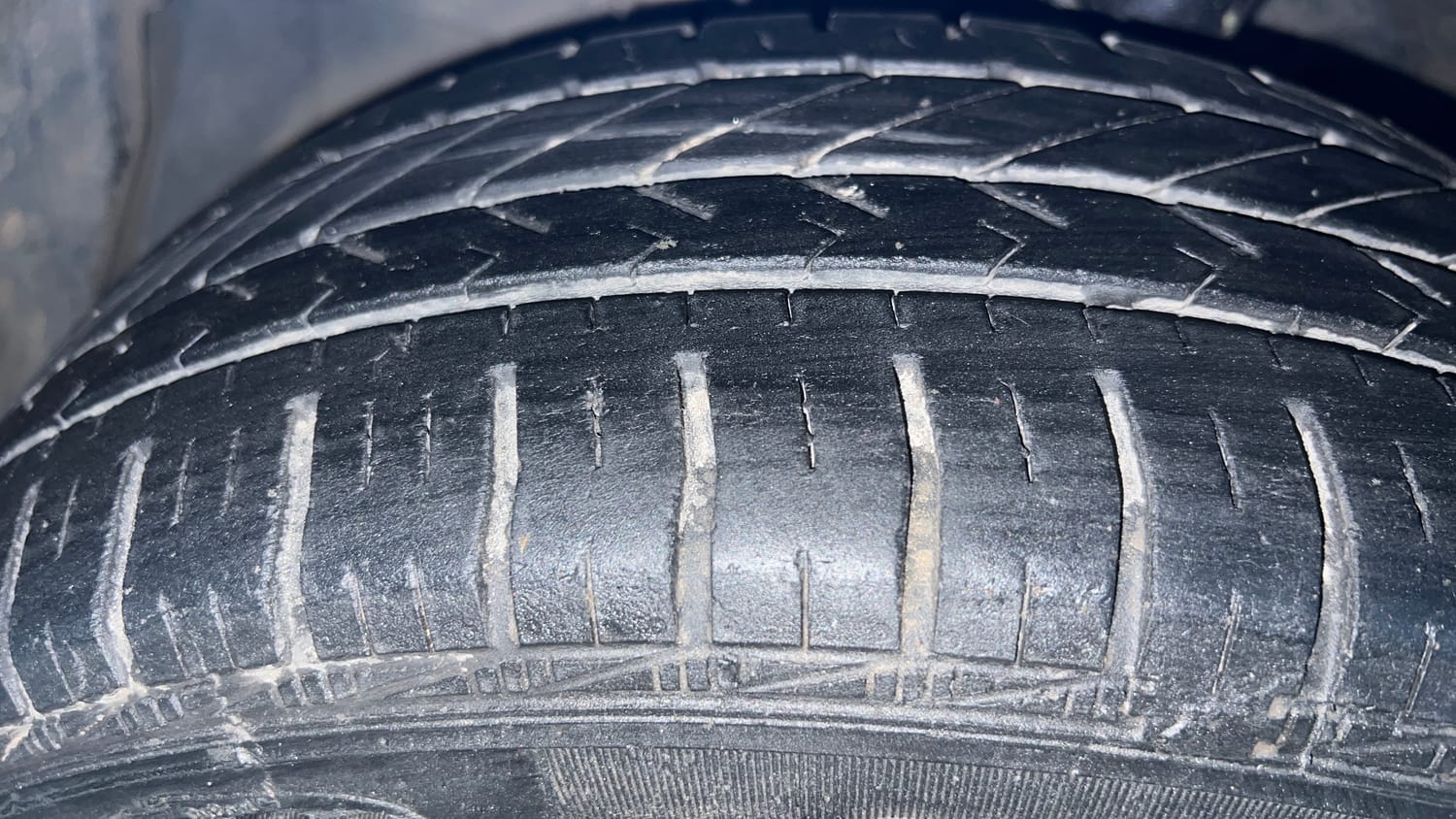 Used 2013 Honda Brio S MT Petrol Manual tyres LEFT FRONT TYRE TREAD VIEW