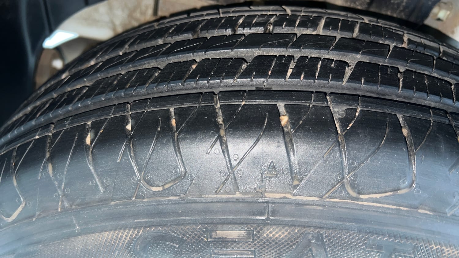 Used 2025 Mahindra XUV 3XO AX5 1.2 Petrol Petrol Manual tyres RIGHT REAR TYRE TREAD VIEW