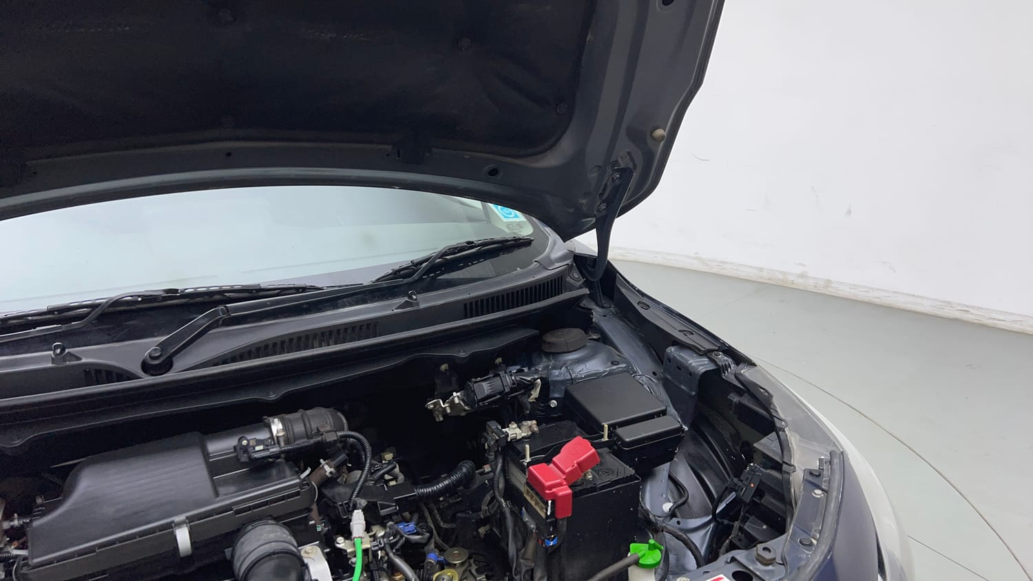 Used 2023 Maruti Suzuki Baleno Sigma MT Petrol Manual engine ENGINE LEFT SIDE HINGE & APRON VIEW