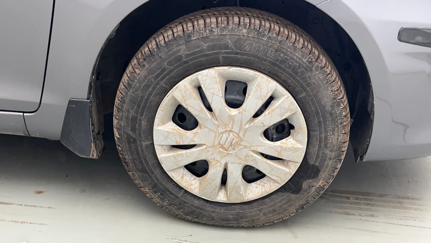 Used 2013 Maruti Suzuki Swift Dzire VXI Petrol Manual tyres RIGHT FRONT TYRE RIM VIEW