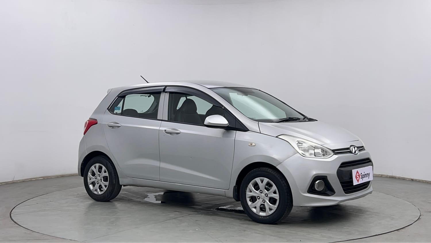 Used 2016 Hyundai Grand i10 Magna 1.2 Kappa VTVT Petrol Manual exterior RIGHT FRONT CORNER VIEW