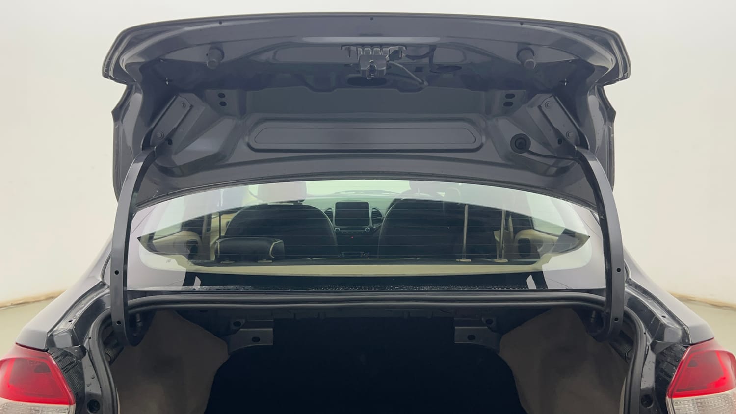 Used 2019 Ford Figo Aspire Titanium Plus 1.2 Ti-VCT Petrol Manual interior DICKY DOOR OPEN VIEW