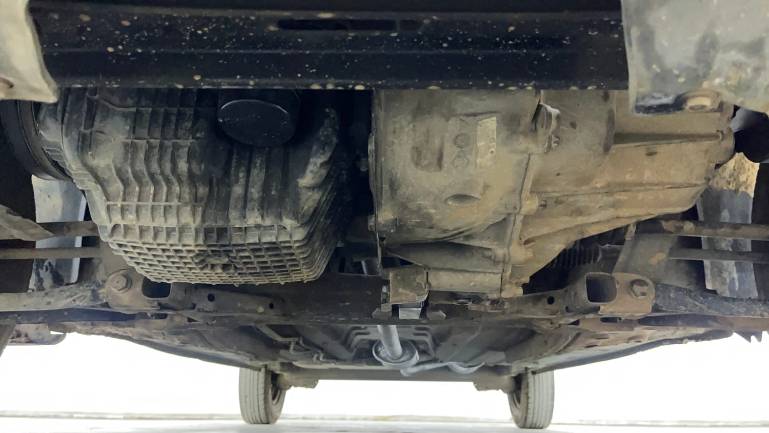 Used 2015 Renault Kwid RXT Petrol Manual extra FRONT LEFT UNDERBODY VIEW