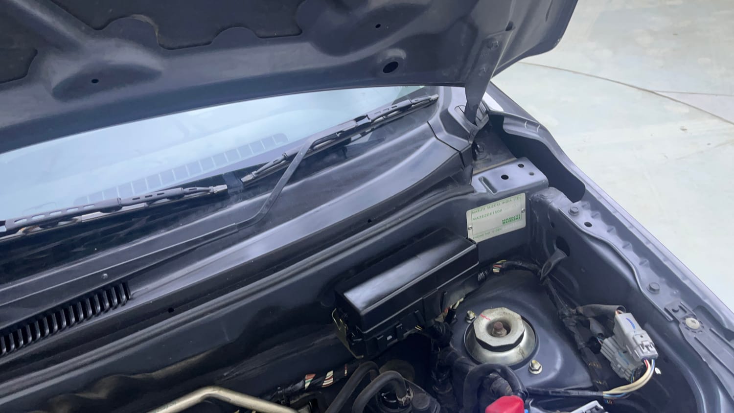 Used 2020 Maruti Suzuki Alto K10 VXi Petrol Manual engine ENGINE LEFT SIDE HINGE & APRON VIEW