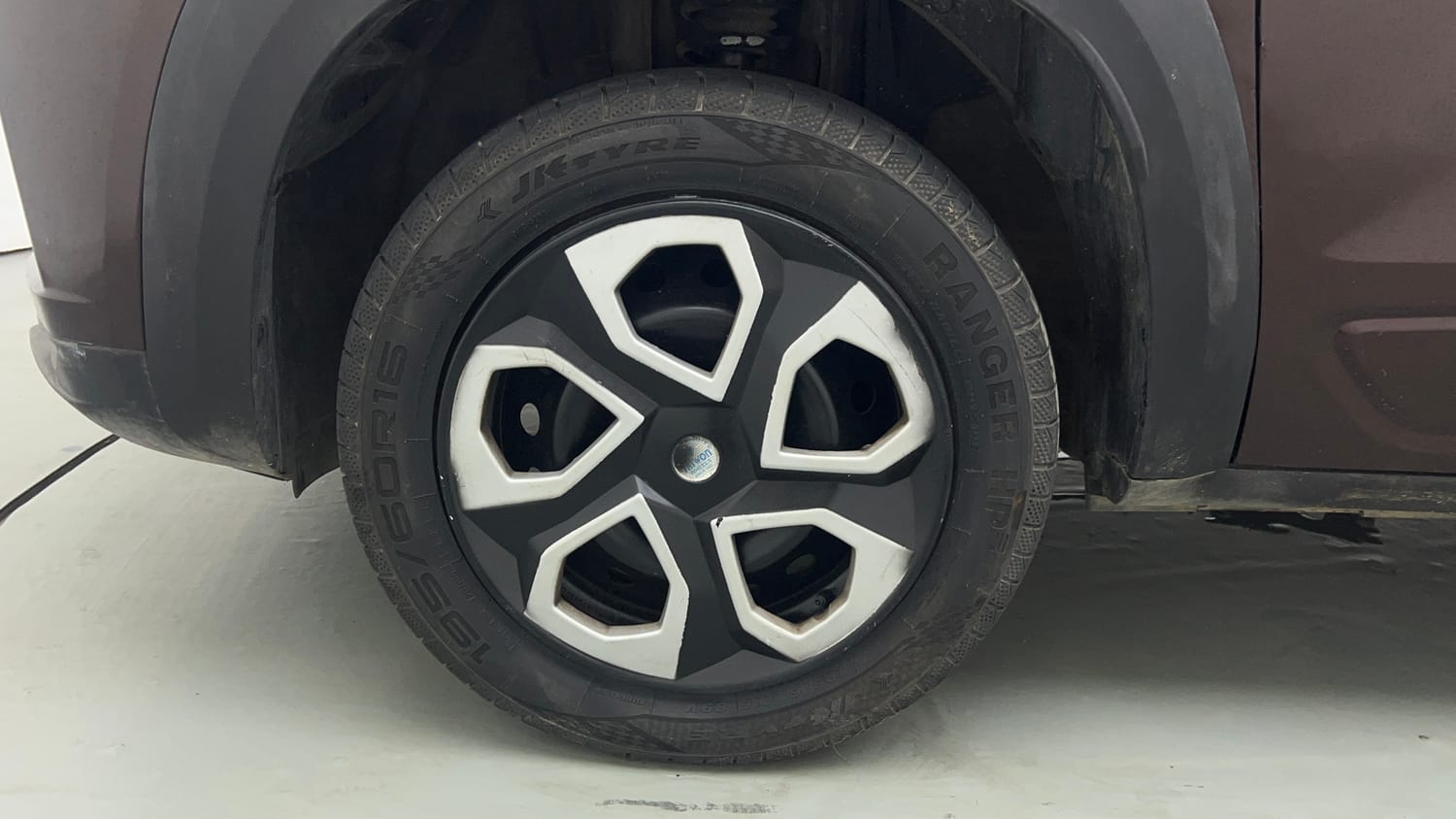 Used 2021 Renault Kiger RXT 1.0 Turbo MT Petrol Manual tyres LEFT FRONT TYRE RIM VIEW
