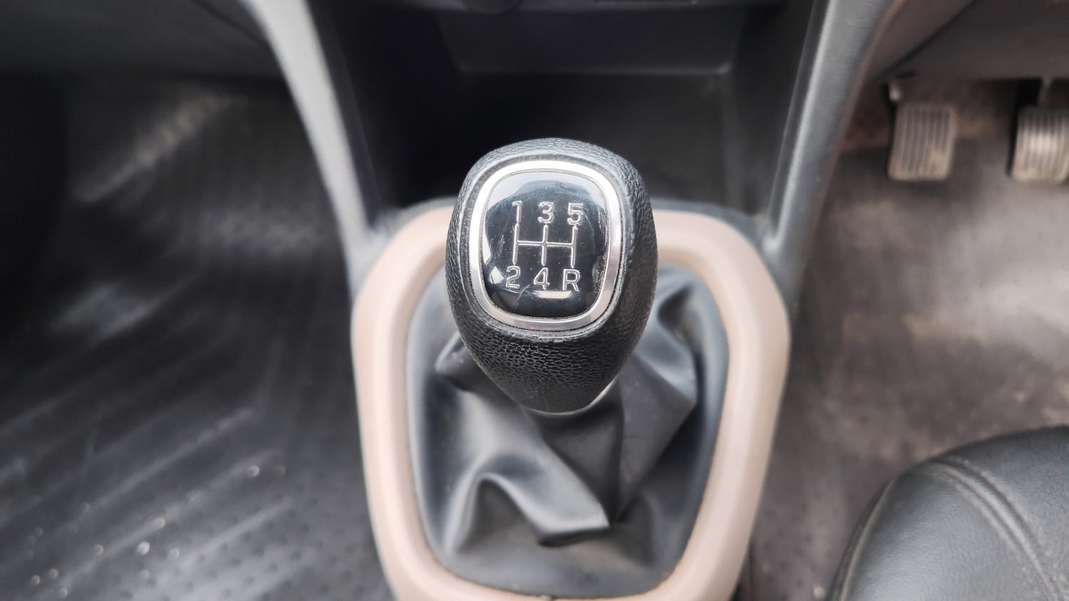 Used 2017 Hyundai Grand i10 Sportz (O) 1.2 Kappa VTVT Petrol Manual interior GEAR  KNOB VIEW