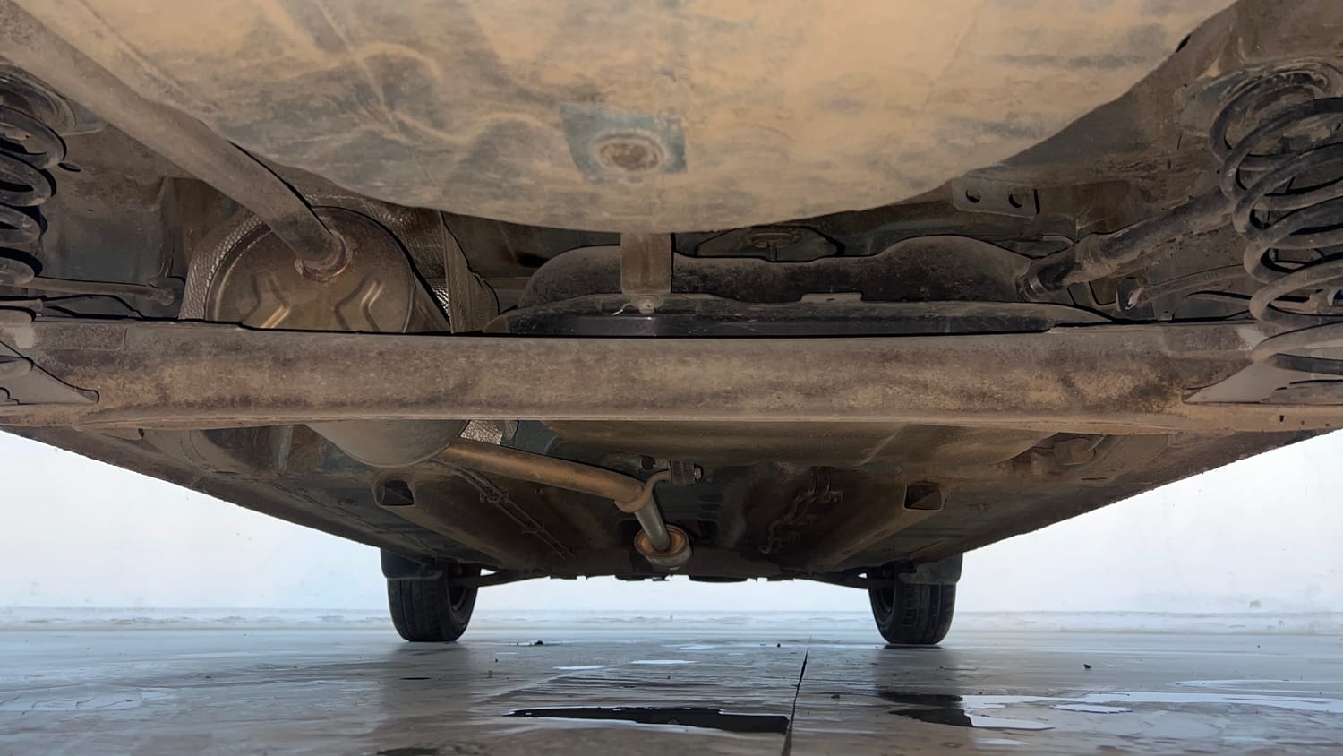 Used 2020 Renault Kwid RXT 1.0 Opt Petrol Manual extra REAR UNDERBODY VIEW (TAKEN FROM REAR)