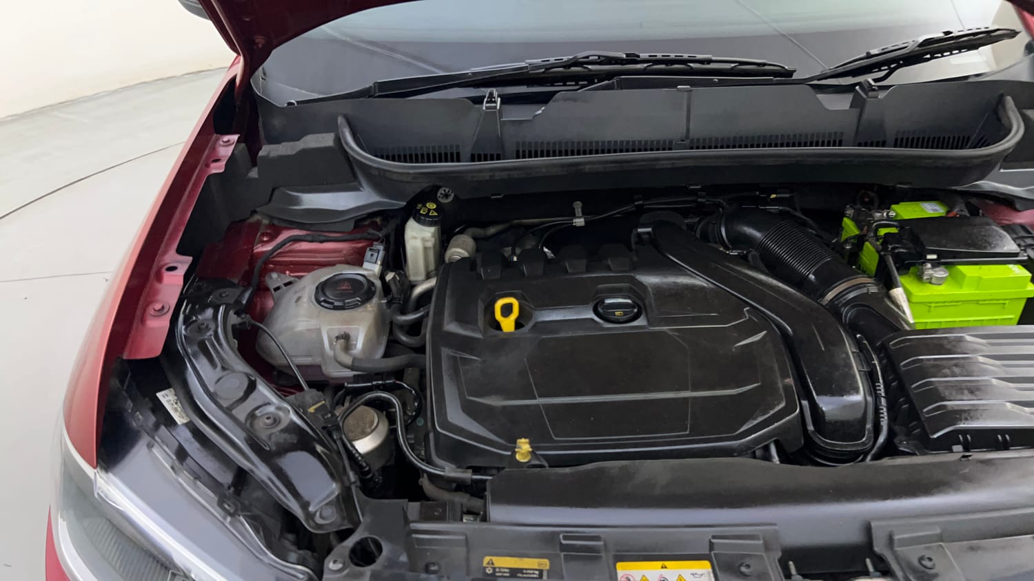 Used 2022 Volkswagen Taigun GT 1.5 TSI MT Petrol Manual engine ENGINE RIGHT SIDE HINGE & APRON VIEW