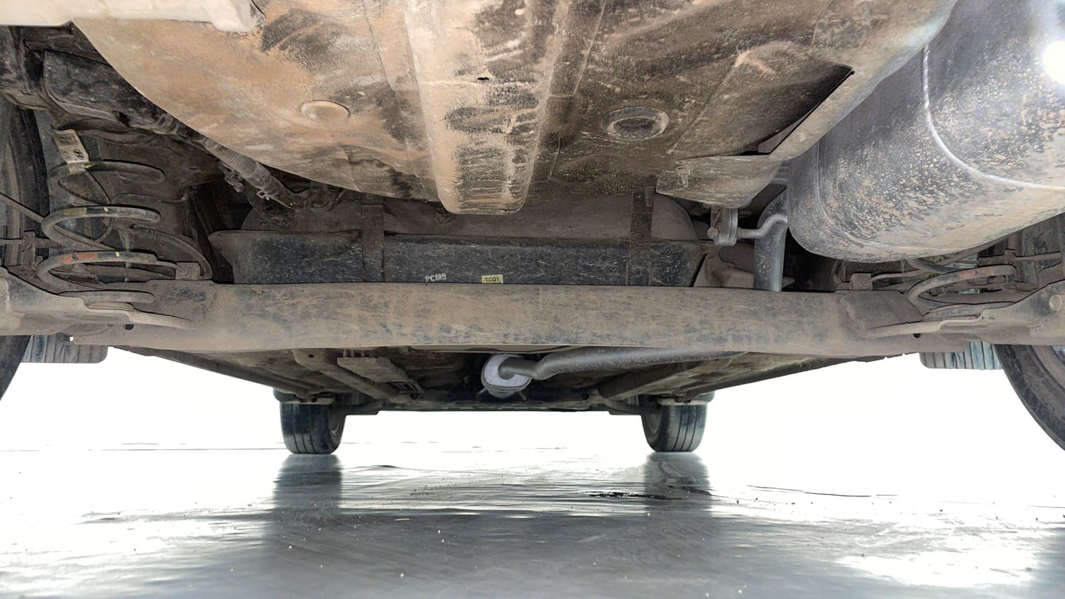 Used 2020 Hyundai Aura SX Plus 1.2 AMT Petrol Petrol Automatic extra REAR UNDERBODY VIEW (TAKEN FROM REAR)