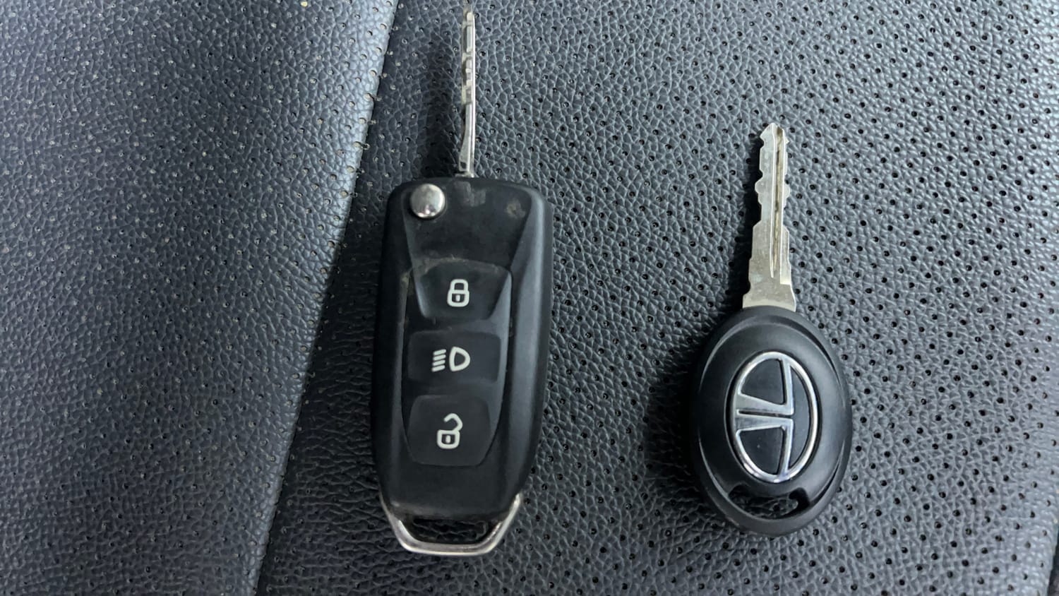 Used 2018 Tata Tiago Revotron XZA Petrol Automatic extra CAR KEY VIEW