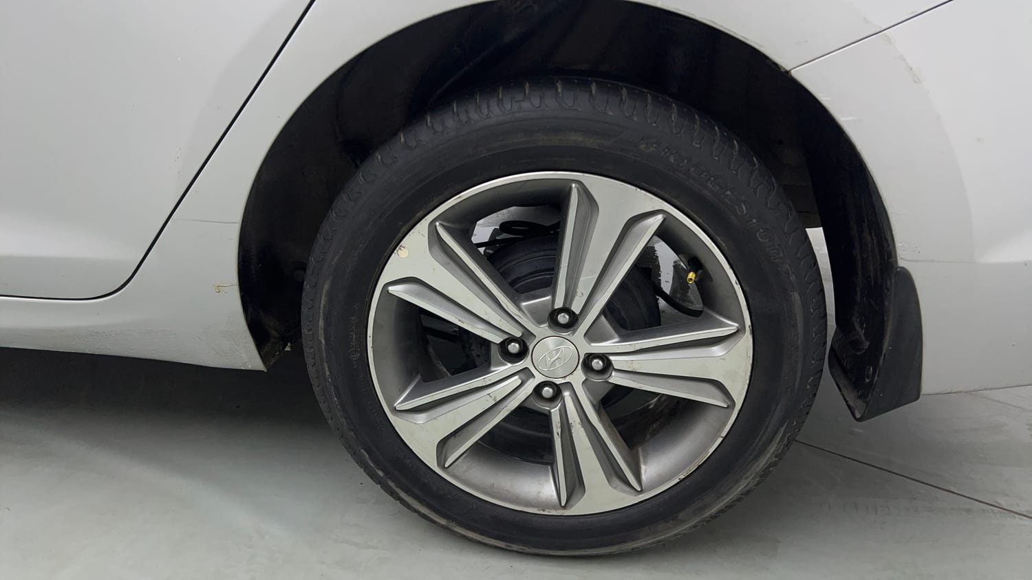 Used 2017 Hyundai Verna SX (O) 1.6 VTVT AT Petrol Automatic tyres LEFT REAR TYRE RIM VIEW
