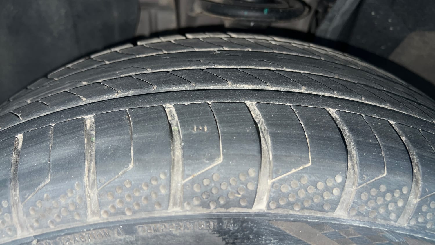 Used 2021 Renault Kiger RXT 1.0 Turbo MT Petrol Manual tyres LEFT FRONT TYRE TREAD VIEW