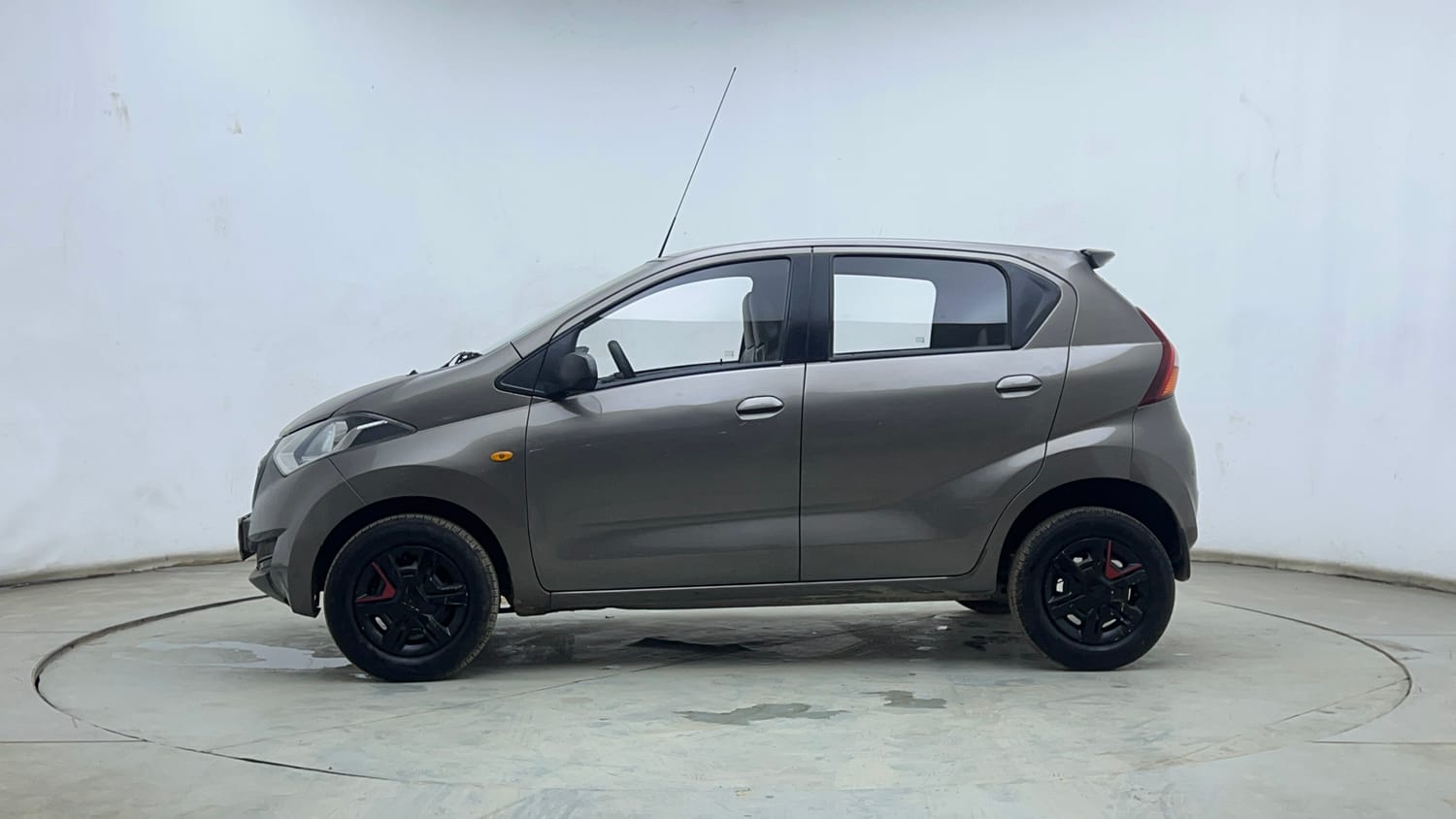 Used 2016 Datsun Redi-GO S Petrol Manual exterior LEFT SIDE VIEW