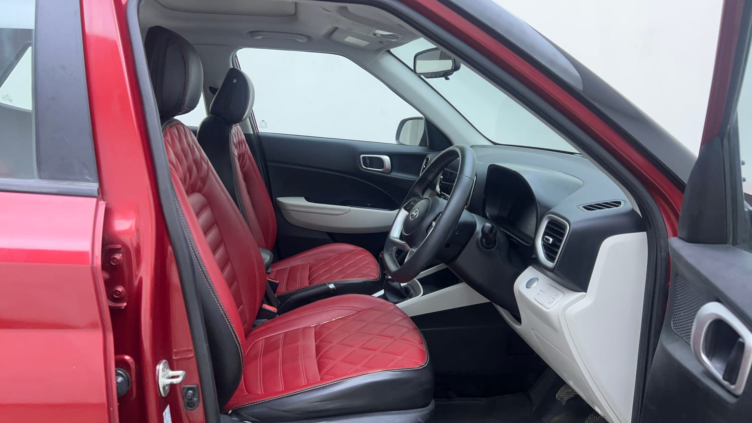 Used 2022 Hyundai Venue SX (O) 1.5 CRDi Diesel Manual interior RIGHT SIDE FRONT DOOR CABIN VIEW