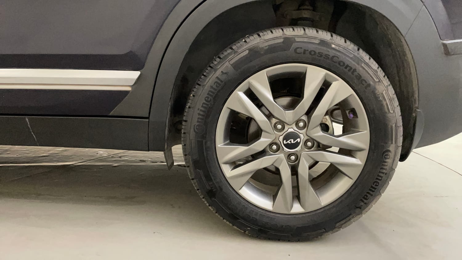 Used 2023 kia Seltos HTX 1.5 Petrol IVT Petrol Automatic tyres LEFT REAR TYRE RIM VIEW