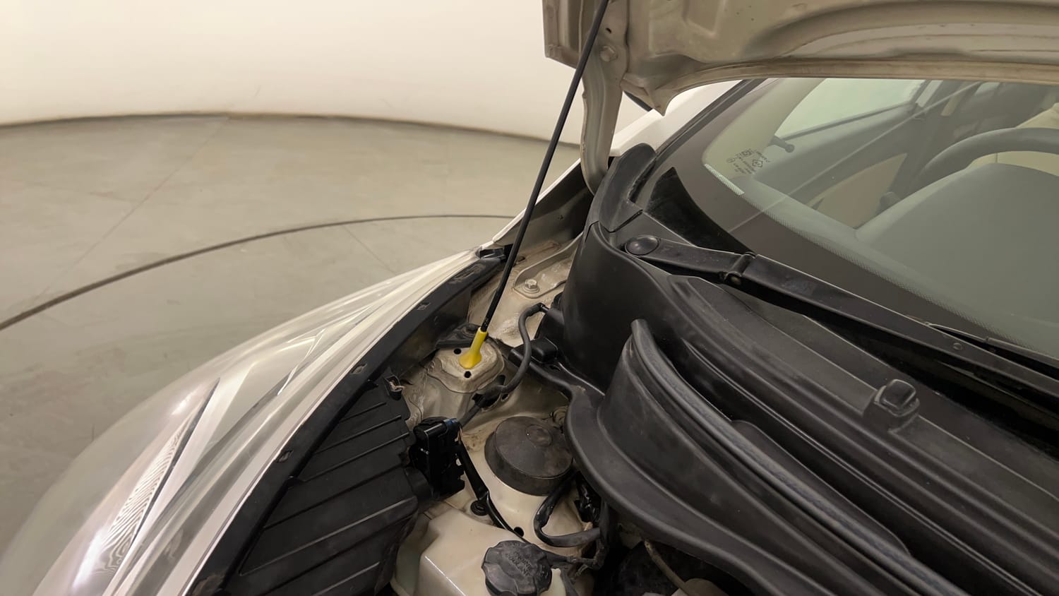 Used 2019 Hyundai Eon Magna + Petrol Manual engine ENGINE RIGHT SIDE HINGE & APRON VIEW