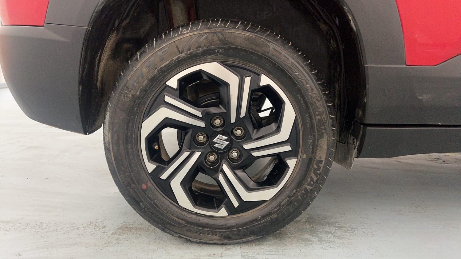 Used 2022 Maruti Suzuki Brezza Zxi Plus Dual Tone Petrol Manual tyres RIGHT REAR TYRE RIM VIEW