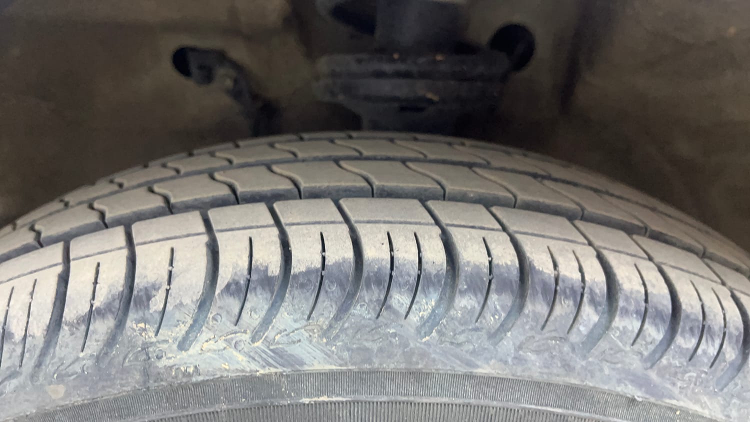 Used 2019 Maruti Suzuki Wagon R 1.0 VXI AMT (O) Petrol Automatic tyres LEFT FRONT TYRE TREAD VIEW