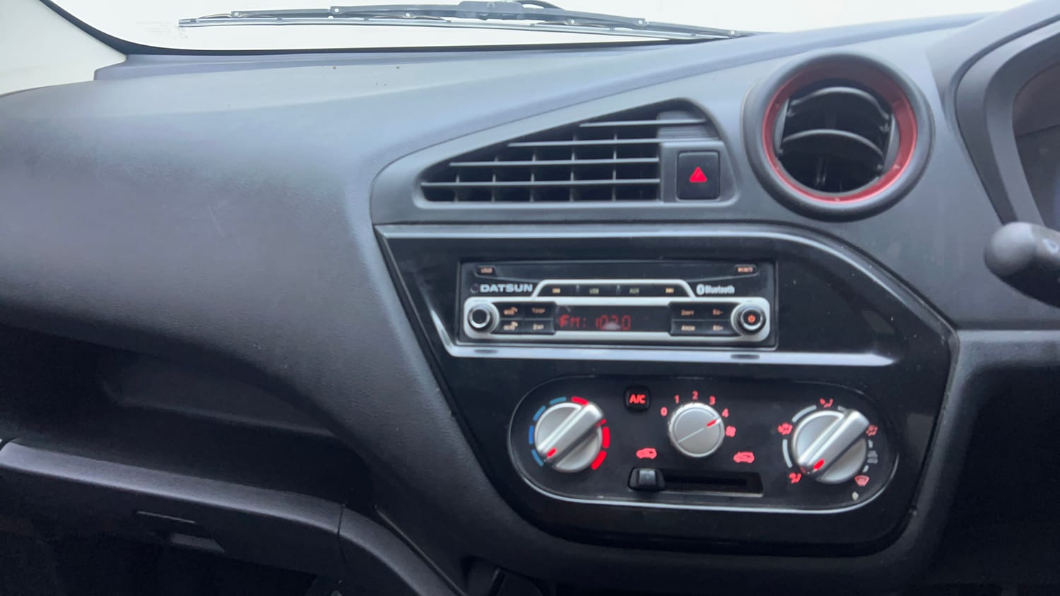 Used 2016 Datsun Redi-GO S Petrol Manual interior MUSIC SYSTEM & AC CONTROL VIEW