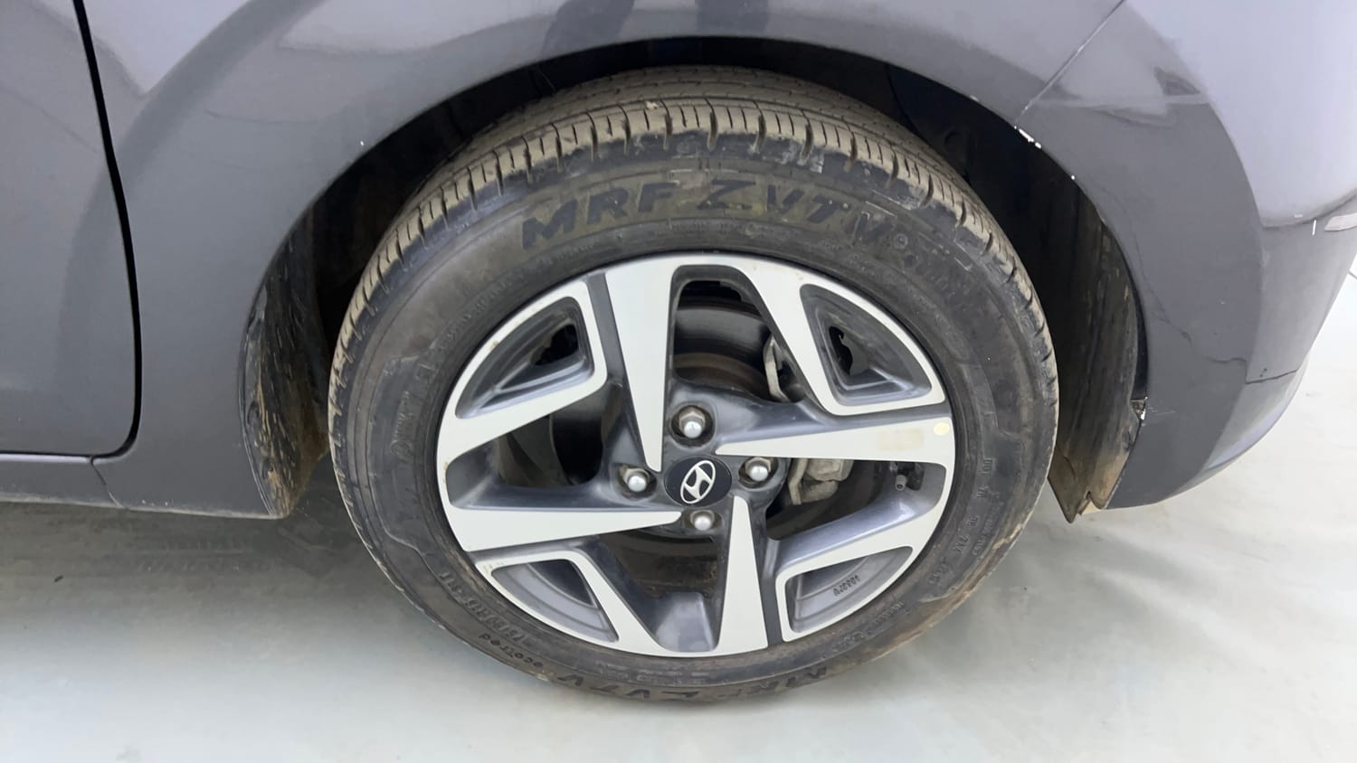 Used 2020 Hyundai Aura SX 1.2 (O) Petrol Petrol Manual tyres RIGHT FRONT TYRE RIM VIEW