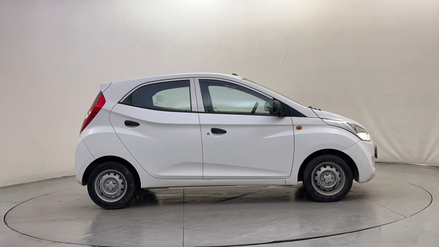 Used 2018 Hyundai Eon Era + Petrol Manual exterior RIGHT SIDE VIEW