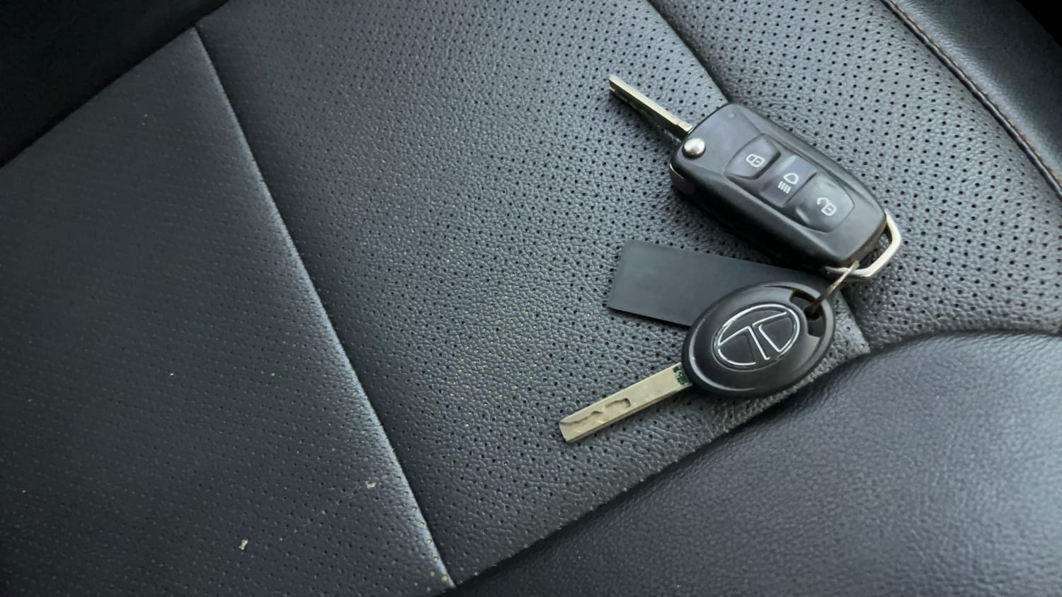 Used 2019 Tata Tiago Revotron XZA Plus Petrol Automatic extra CAR KEY VIEW