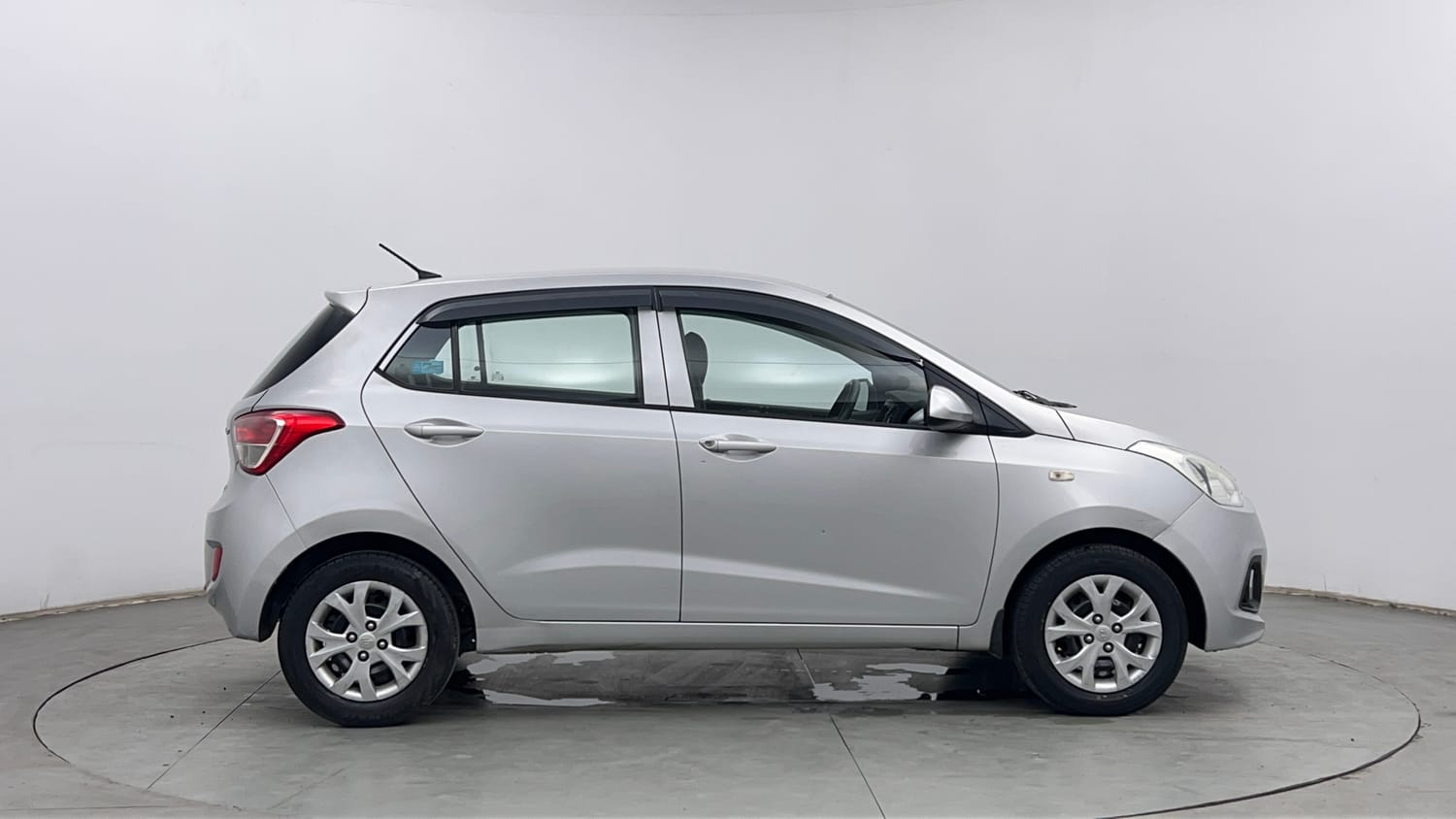 Used 2016 Hyundai Grand i10 Magna 1.2 Kappa VTVT Petrol Manual exterior RIGHT SIDE VIEW